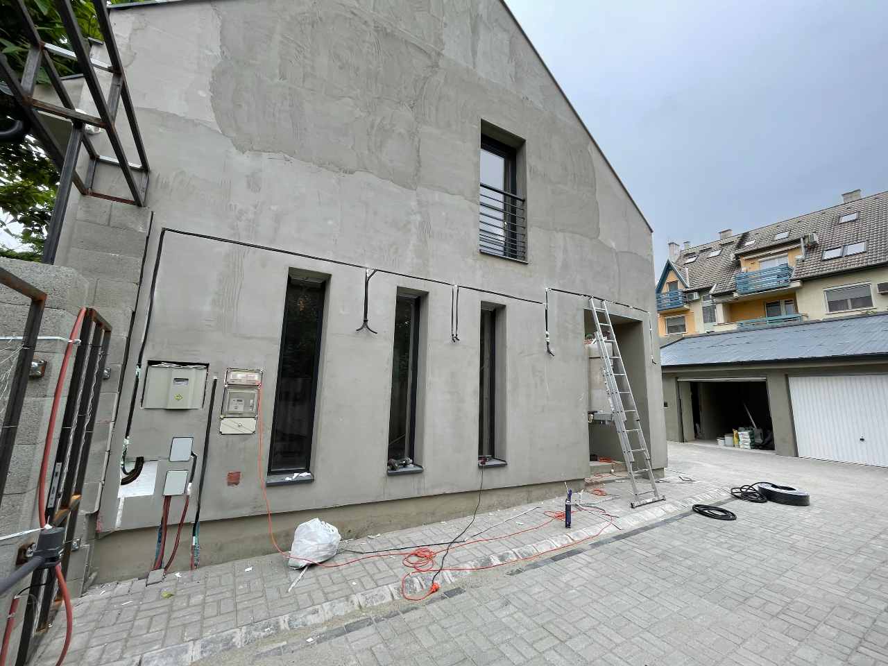 Új építésű családi ház teljes villamos hálózatának kiépítése